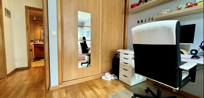 OPORTUNIDADE! APARTAMENTO T3 | ESTACIONAMENTO BOX C/ 75M2 | ARRECADAÇÃO