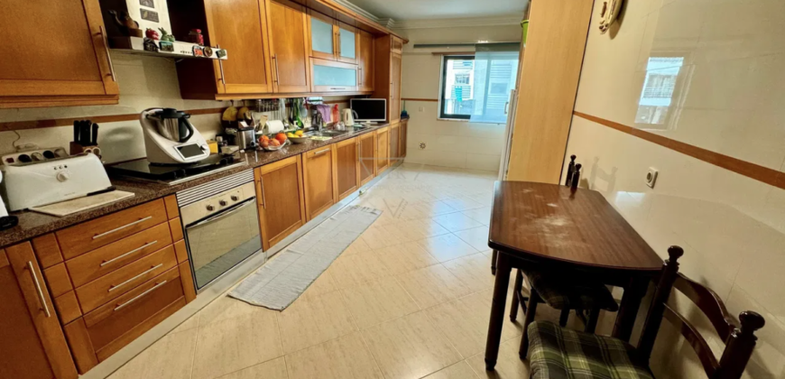 OPORTUNIDADE! APARTAMENTO T3 | ESTACIONAMENTO BOX C/ 75M2 | ARRECADAÇÃO
