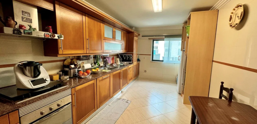 OPORTUNIDADE! APARTAMENTO T3 | ESTACIONAMENTO BOX C/ 75M2 | ARRECADAÇÃO