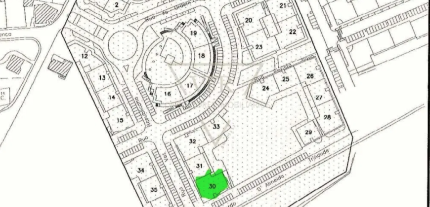 Terreno para construção de edifício habitacional na Quinta da Capela