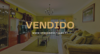 OPORTUNIDADE! APARTAMENTO T3 | ESTACIONAMENTO BOX C/ 75M2 | ARRECADAÇÃO