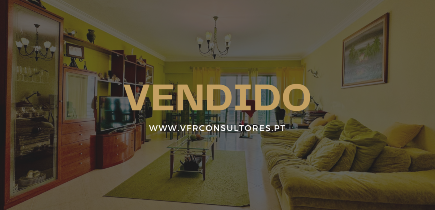 OPORTUNIDADE! APARTAMENTO T3 | ESTACIONAMENTO BOX C/ 75M2 | ARRECADAÇÃO
