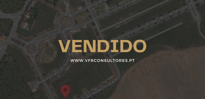 Terreno para construção de edifício habitacional na Quinta da Capela