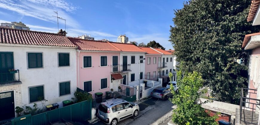 Bairro de Santa Cruz / Benfica  – Moradia T3