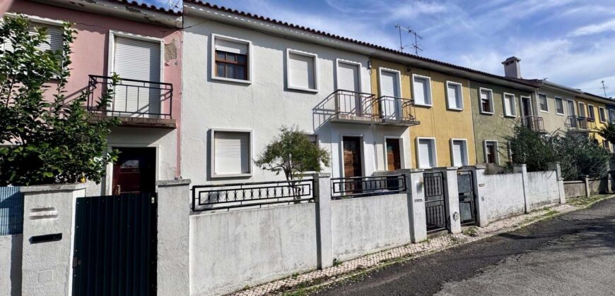 Bairro de Santa Cruz / Benfica  – Moradia T3