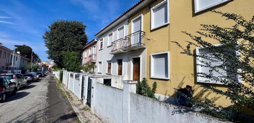 Bairro de Santa Cruz / Benfica  – Moradia T3