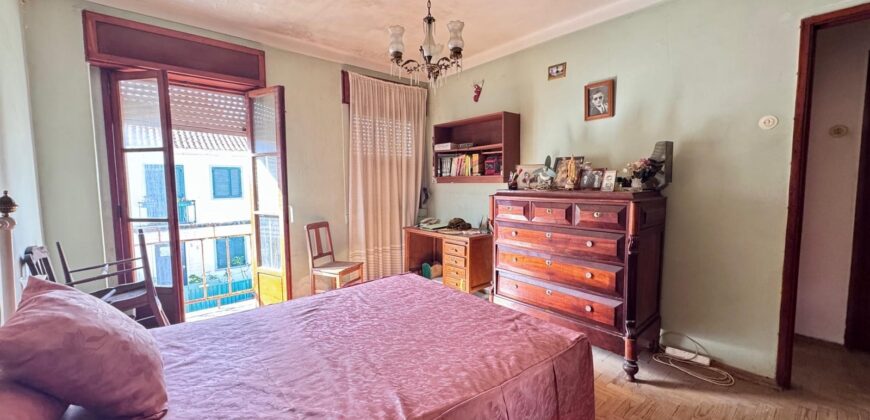 Bairro de Santa Cruz / Benfica  – Moradia T3