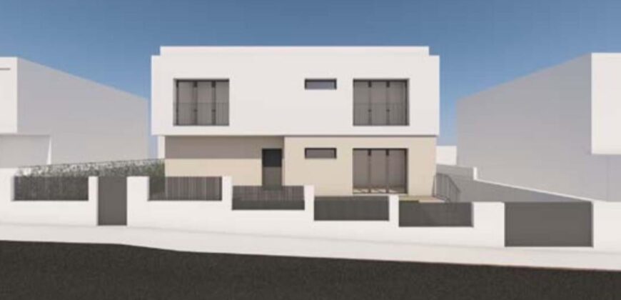 Terreno à Venda com Projeto de Construção Aprovado e construção já em curso –Realize o Seu Sonho!