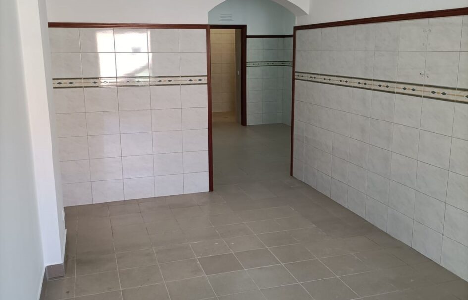 Loures, Zona BOTICA (GUERREIROS) – Loja de Rua, para Venda – 70m²