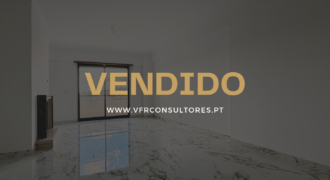 Oportunidade ÚNICA no Cacém! T3 (4 Assoalhadas) com arrecadação e possibilidade de Garagem Box