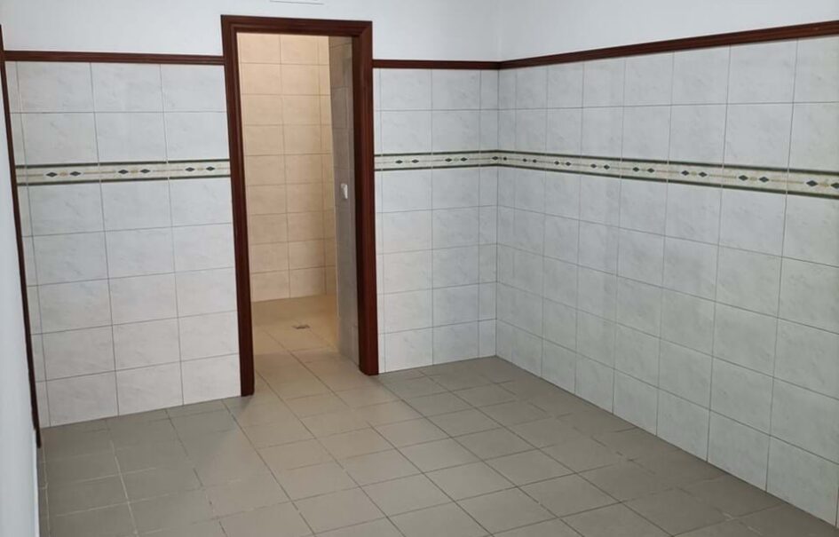 Loures, Zona BOTICA (GUERREIROS) – Loja de Rua, para Venda – 70m²