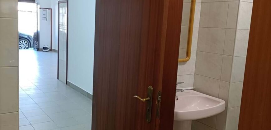 Loures, Zona BOTICA (GUERREIROS) – Loja de Rua, para Venda – 70m²