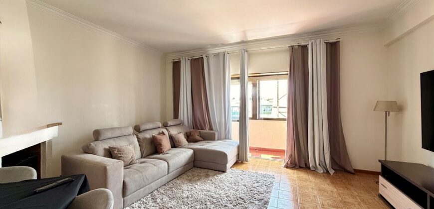 Excelente Apartamento T2 com 95 m², Arrecadação de 30 m², junto à Estação das Mercês