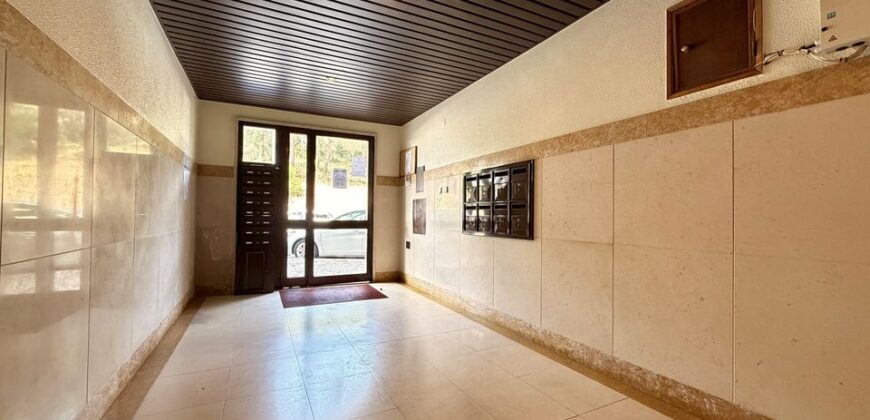 Excelente Apartamento T2 com 95 m², Arrecadação de 30 m², junto à Estação das Mercês