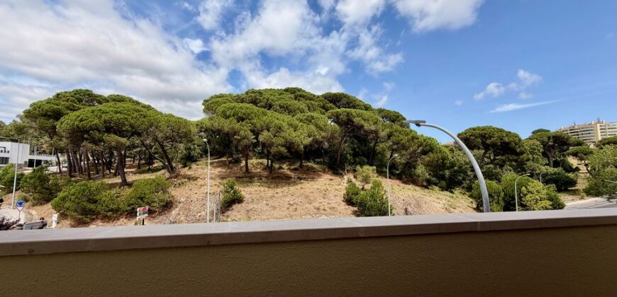 Excelente Apartamento T2 com 95 m², Arrecadação de 30 m², junto à Estação das Mercês
