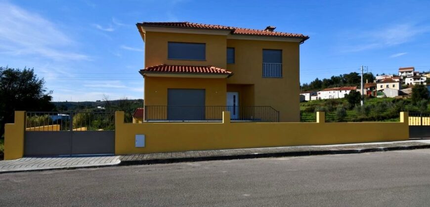 OPORTUNIDADE EM SERPINS – Moradia Como Nova – 4 Frentes, Vistas Incríveis e Excelente Exposição Solar