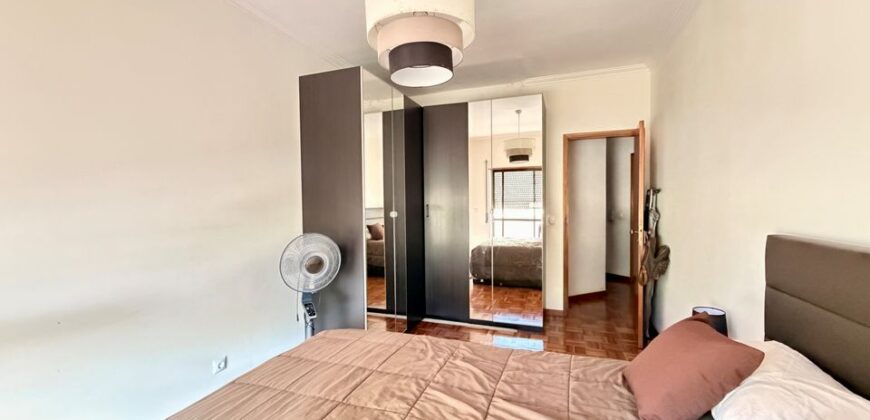 Excelente Apartamento T2 com 95 m², Arrecadação de 30 m², junto à Estação das Mercês