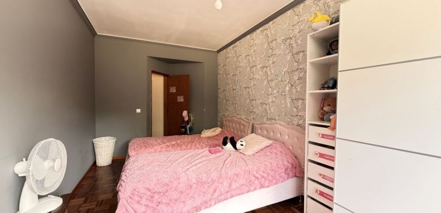 Excelente Apartamento T2 com 95 m², Arrecadação de 30 m², junto à Estação das Mercês