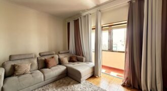 Excelente Apartamento T2 com 95 m², Arrecadação de 30 m², junto à Estação das Mercês