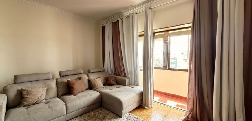 Excelente Apartamento T2 com 95 m², Arrecadação de 30 m², junto à Estação das Mercês