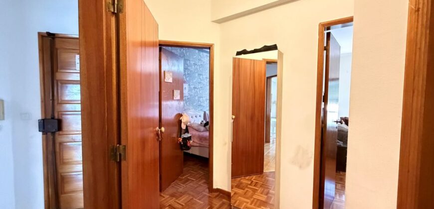 Excelente Apartamento T2 com 95 m², Arrecadação de 30 m², junto à Estação das Mercês