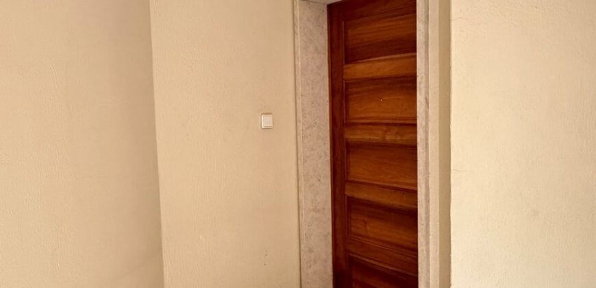 Excelente Apartamento T2 com 95 m², Arrecadação de 30 m², junto à Estação das Mercês