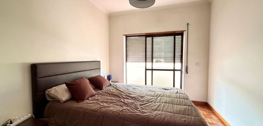 Excelente Apartamento T2 com 95 m², Arrecadação de 30 m², junto à Estação das Mercês