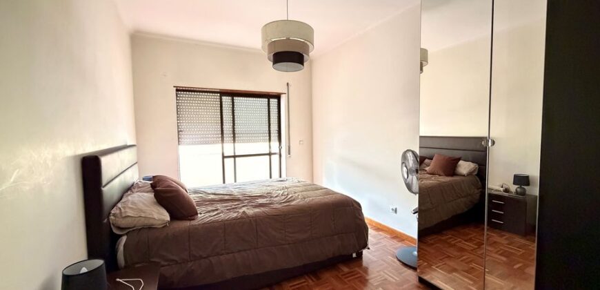 Excelente Apartamento T2 com 95 m², Arrecadação de 30 m², junto à Estação das Mercês