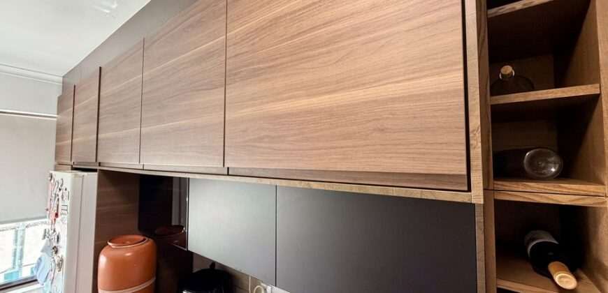 Excelente Apartamento T2 com 95 m², Arrecadação de 30 m², junto à Estação das Mercês