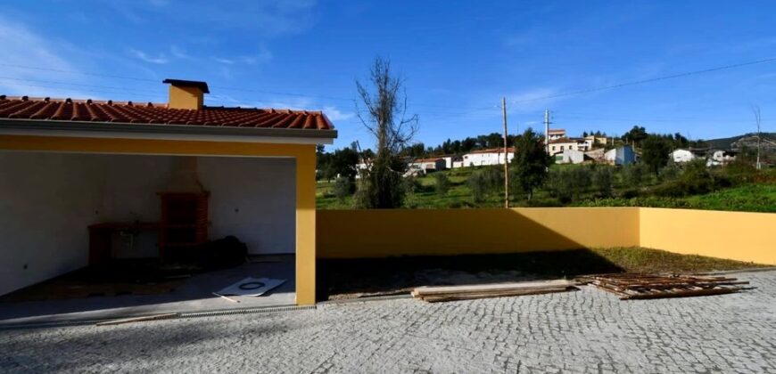OPORTUNIDADE EM SERPINS – Moradia Como Nova – 4 Frentes, Vistas Incríveis e Excelente Exposição Solar