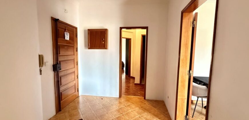 Excelente Apartamento T2 com 95 m², Arrecadação de 30 m², junto à Estação das Mercês