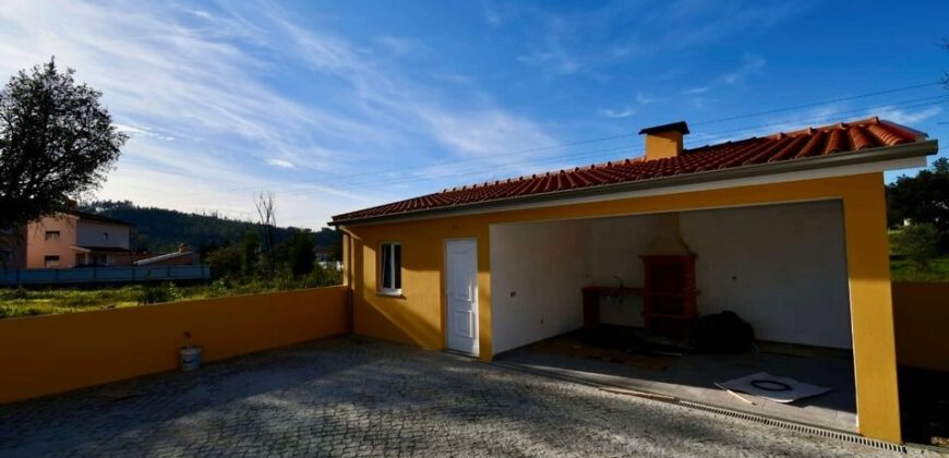OPORTUNIDADE EM SERPINS – Moradia Como Nova – 4 Frentes, Vistas Incríveis e Excelente Exposição Solar