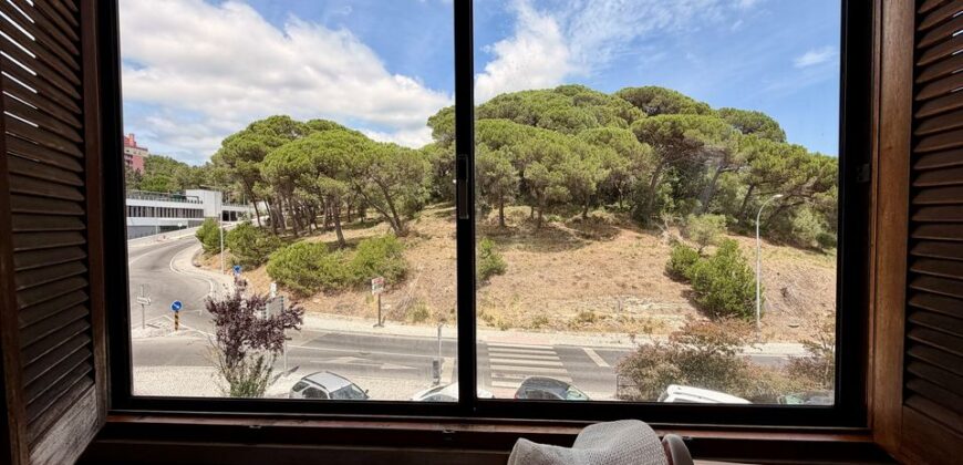 Excelente Apartamento T2 com 95 m², Arrecadação de 30 m², junto à Estação das Mercês