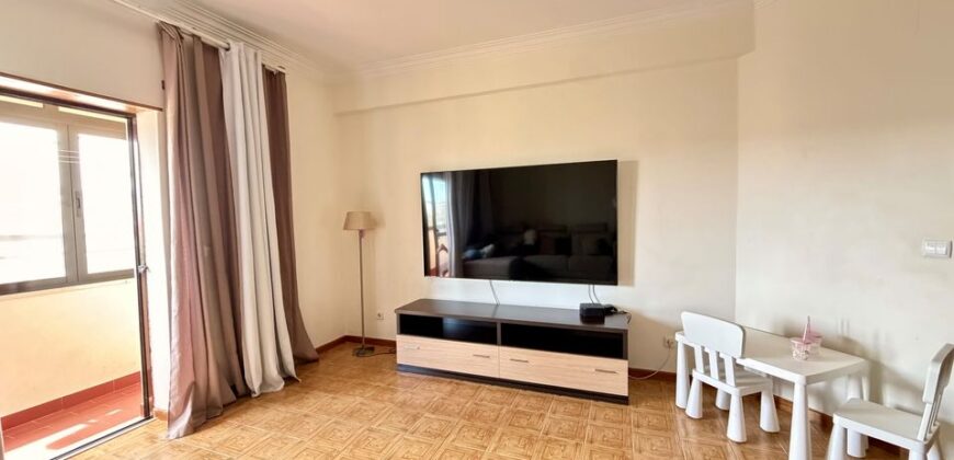 Excelente Apartamento T2 com 95 m², Arrecadação de 30 m², junto à Estação das Mercês