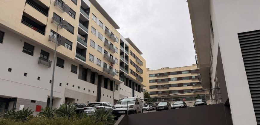 Loja situada na Quinta do Conventinho, em Loures, atualmente explorada como café/snack-bar e com possibilidade de aquisição com ou sem inquilino