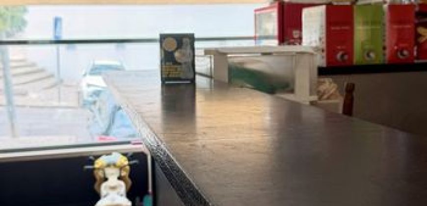 Loja situada na Quinta do Conventinho, em Loures, atualmente explorada como café/snack-bar e com possibilidade de aquisição com ou sem inquilino