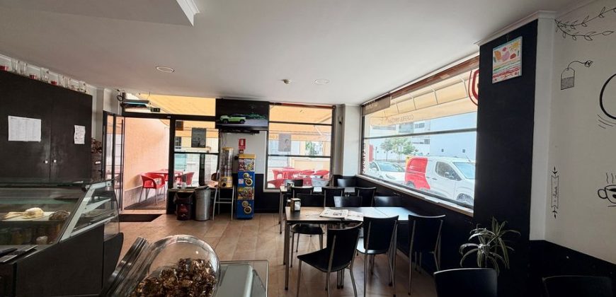 Loja situada na Quinta do Conventinho, em Loures, atualmente explorada como café/snack-bar e com possibilidade de aquisição com ou sem inquilino