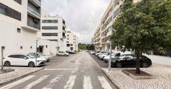 Loja situada na Quinta do Conventinho, em Loures, atualmente explorada como café/snack-bar e com possibilidade de aquisição com ou sem inquilino