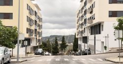 Loja situada na Quinta do Conventinho, em Loures, atualmente explorada como café/snack-bar e com possibilidade de aquisição com ou sem inquilino
