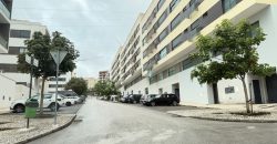 Loja situada na Quinta do Conventinho, em Loures, atualmente explorada como café/snack-bar e com possibilidade de aquisição com ou sem inquilino