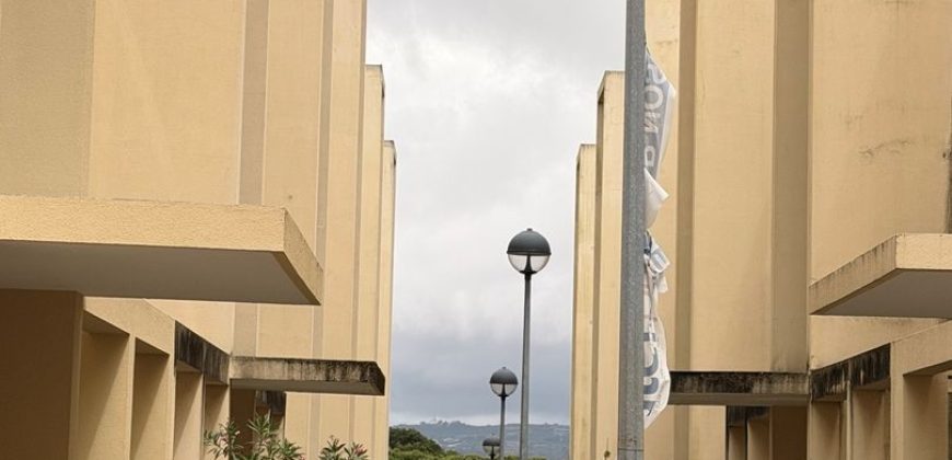 Loja situada na Quinta do Conventinho, em Loures, atualmente explorada como café/snack-bar e com possibilidade de aquisição com ou sem inquilino